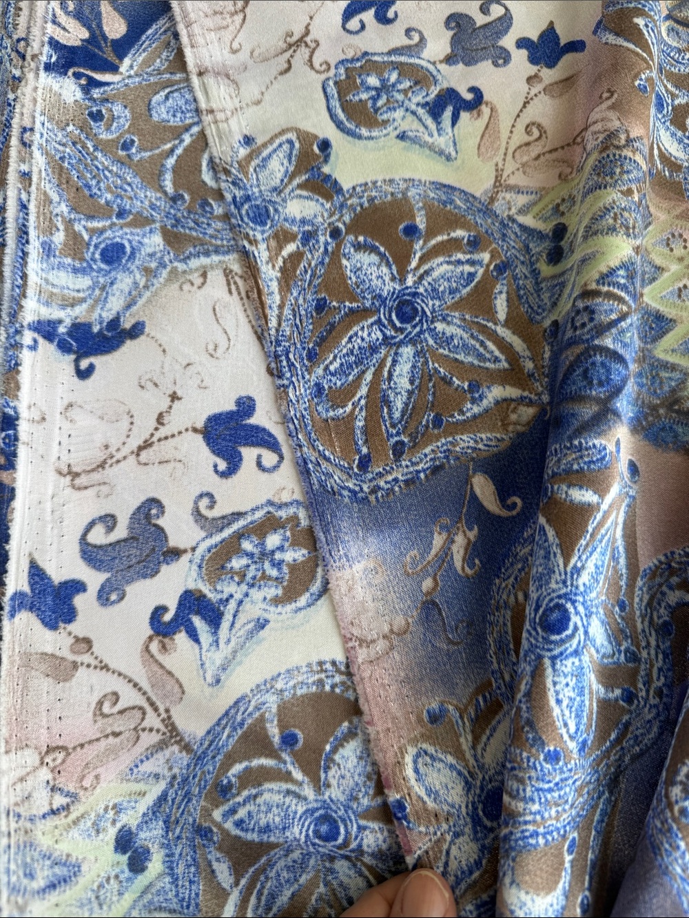 Vintage 90s Satin Fabric 5 Yards Drapey Ornate Floral Medallion Blue Mauve - Picture 11 of 13